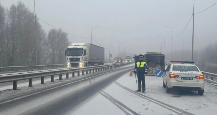 Движение на участке трассы Пермь - Екатеринбург перекрыли из-за ДТП