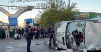 В Одессе разъяренные жители перевернули автомобиль военкомов