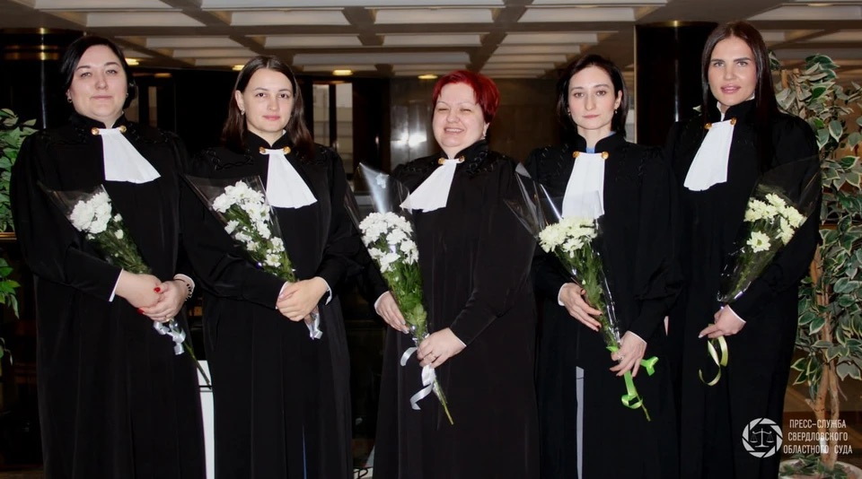 Новые судьи принесли присягу в Свердловском областном суде