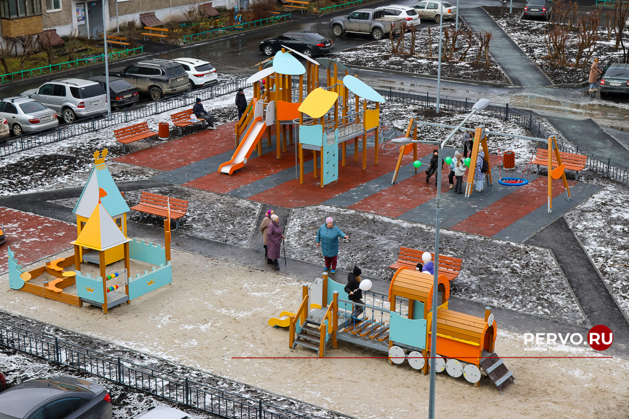 В микрорайоне Хромпик открыли новый двор