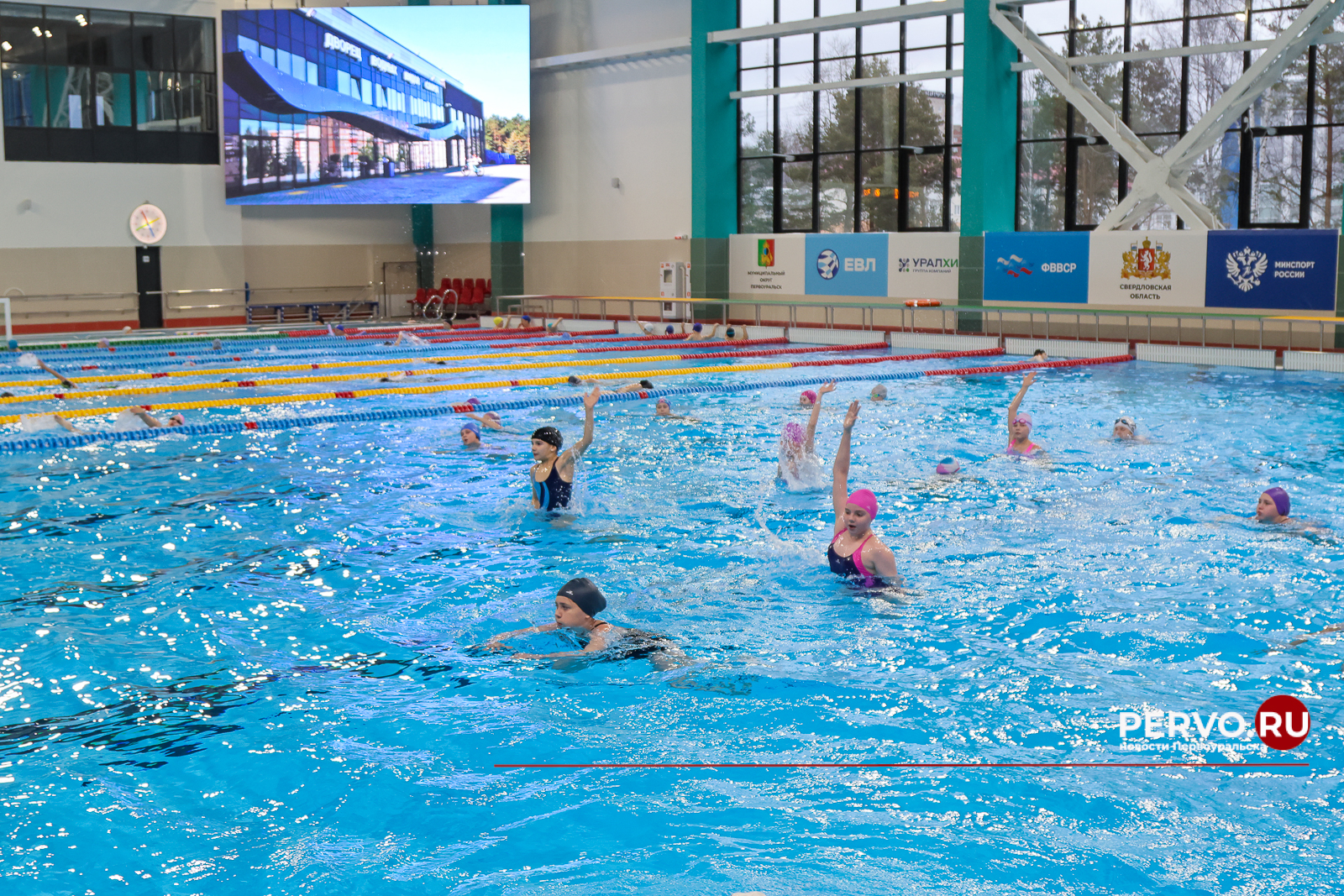 Первоуральск посетил двукратный олимпийский чемпион по плаванию Евгений Рылов