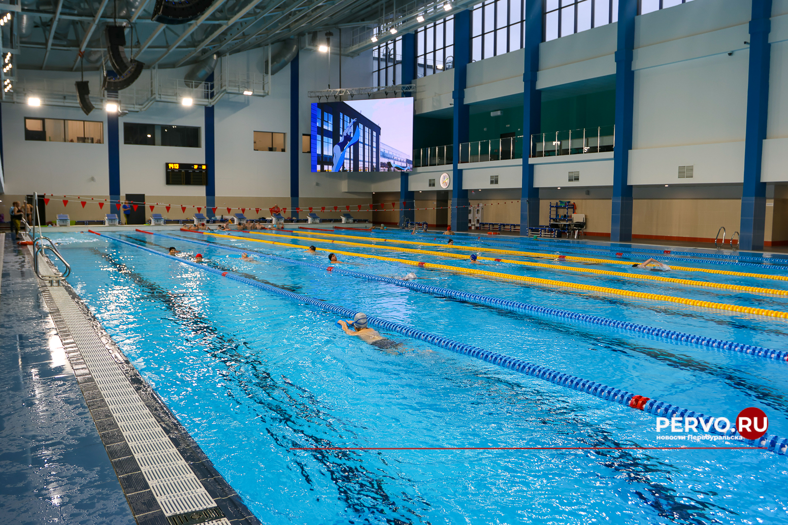 Первоуральск посетил двукратный олимпийский чемпион по плаванию Евгений Рылов