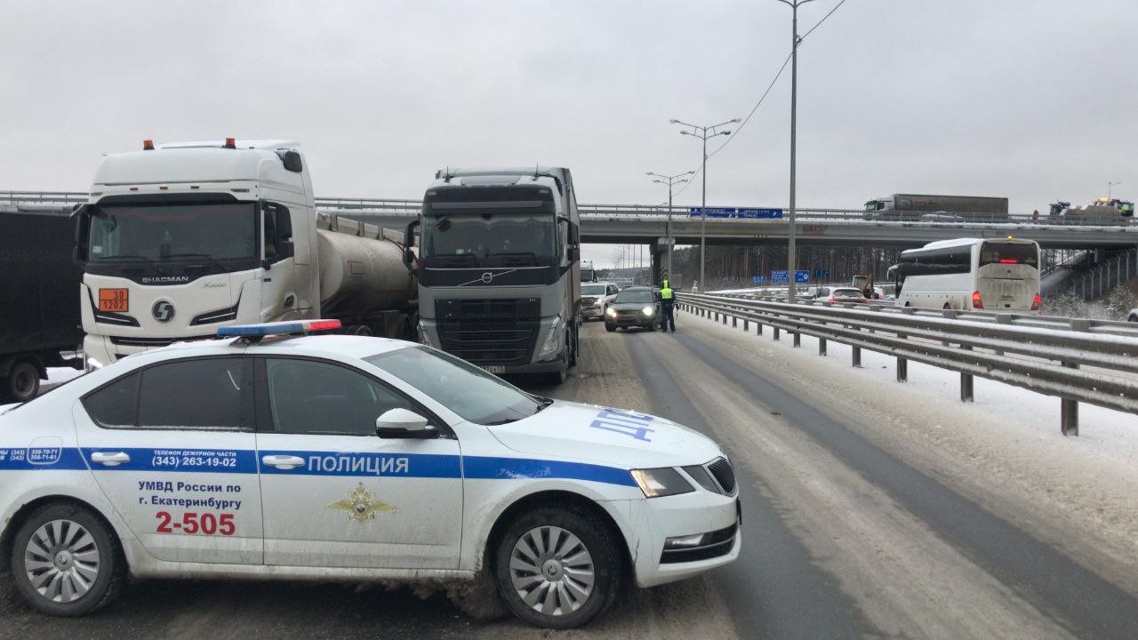 Федеральную трассу на Первоуральск и Ревду закрыли