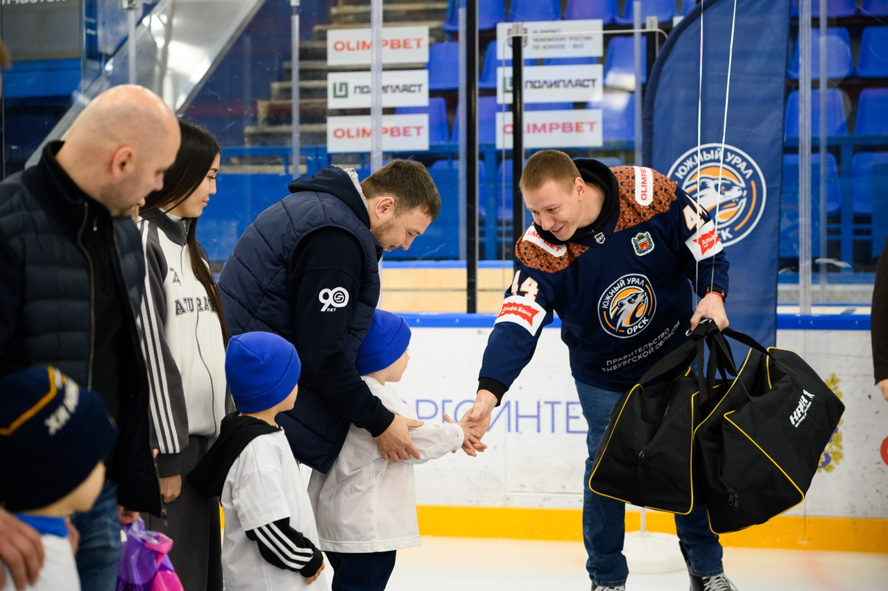 Компания «Полипласт» поддерживает юных хоккеистов Орска