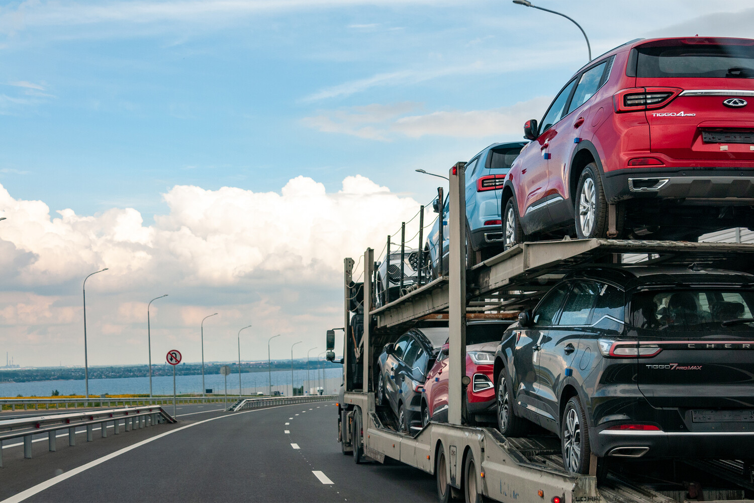 На границе России и Казахстана возникли огромные пробки из-за ввоза автомобилей