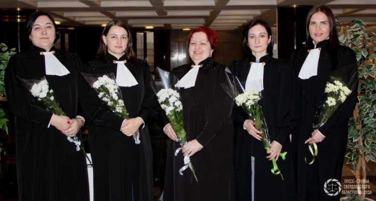 Новые судьи принесли присягу в Свердловском областном суде