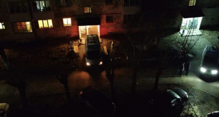 На жителя Первоуральска, захватившего заложника и угрожавшего взорвать подъезд, завели дело