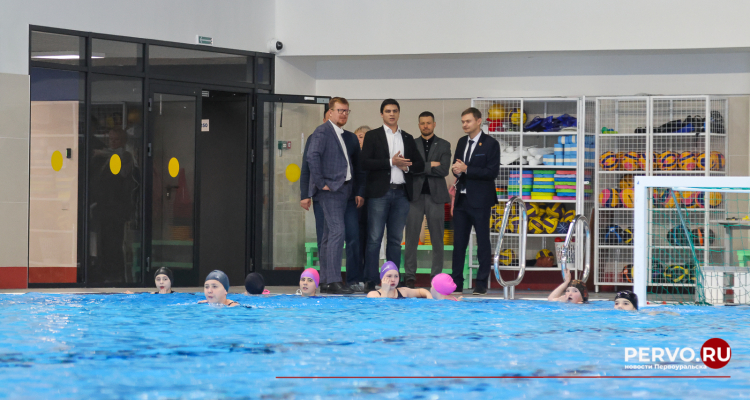 Первоуральск посетил двукратный олимпийский чемпион по плаванию Евгений Рылов