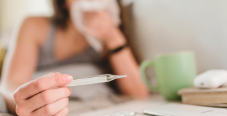 Роспотребнадзор сообщил о росте числа случаев гриппа, ОРВИ и COVID-19 в России