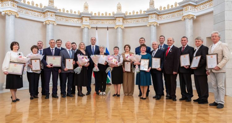 19 сотрудников ПНТЗ получили государственные награды за заслуги в металлургии