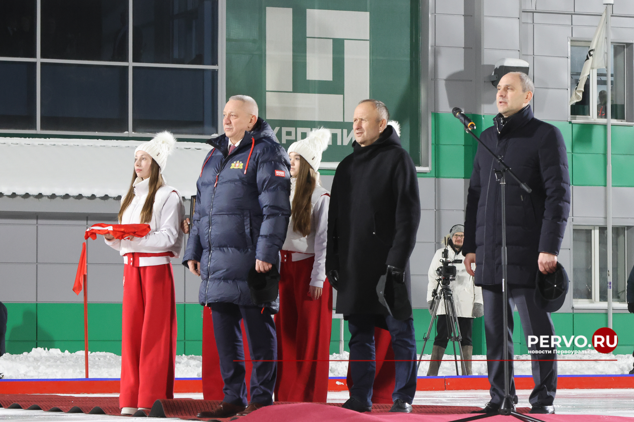 Денис Паслер заехал в детский сад №54 и дал старт хоккейному сезону