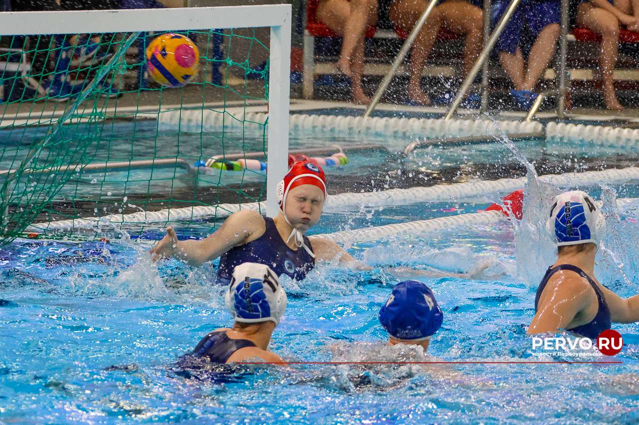 Ватерполистки «Евразия» уступили две игры команде «Буревестник»