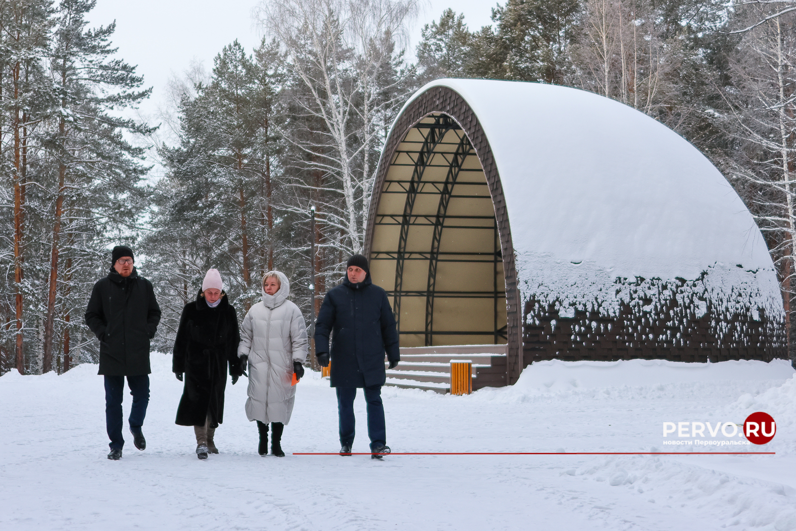 Глава Первоуральска проверил ход реконструкции «Парка Новой культуры»