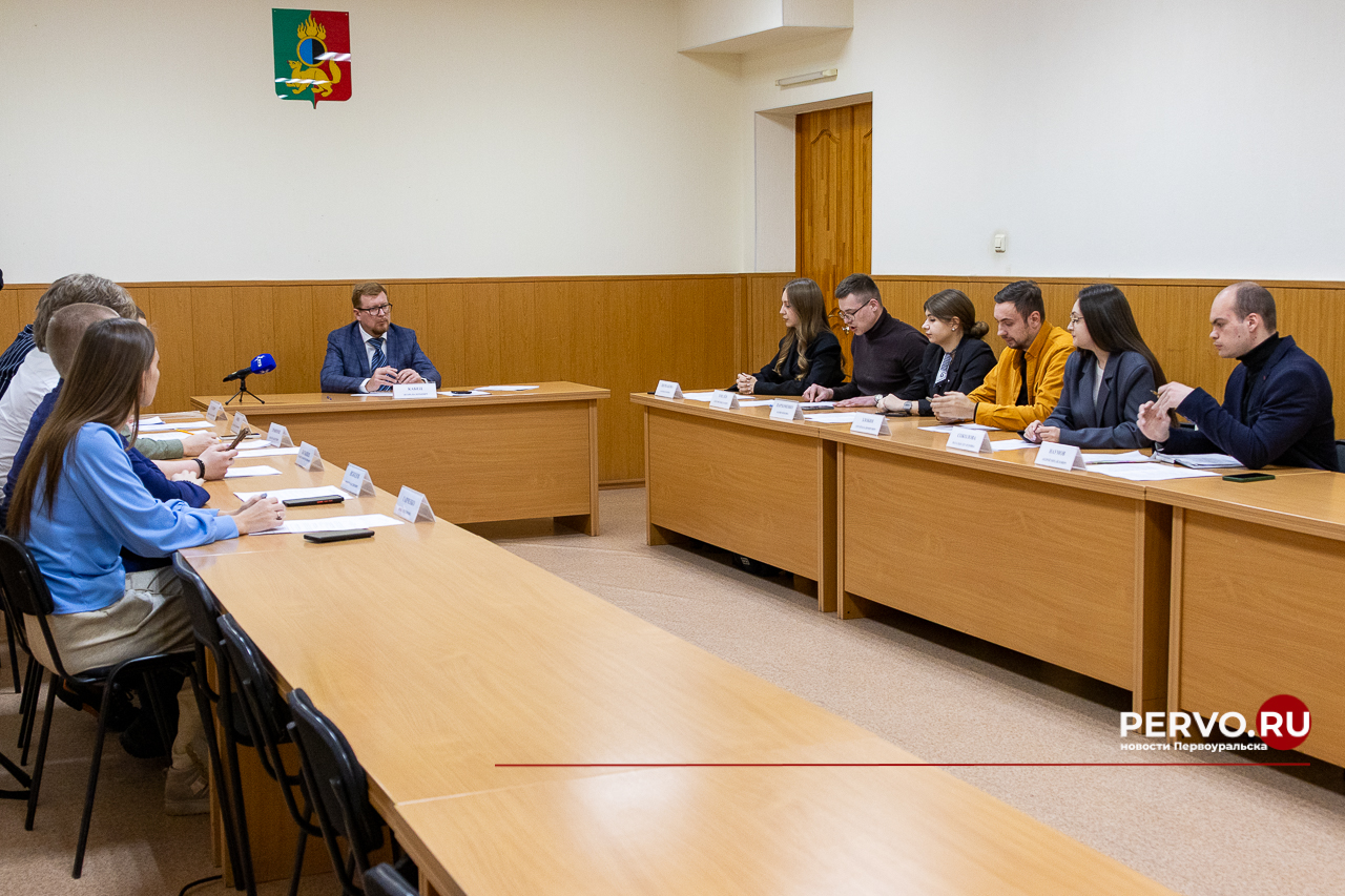 Игорь Кабец провёл  встречу с молодёжным советом Первоуральска
