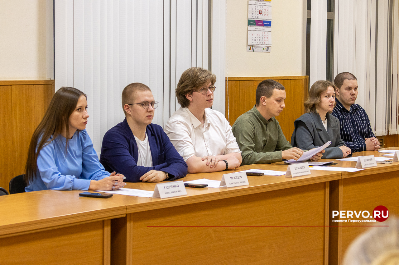 Игорь Кабец провёл  встречу с молодёжным советом Первоуральска