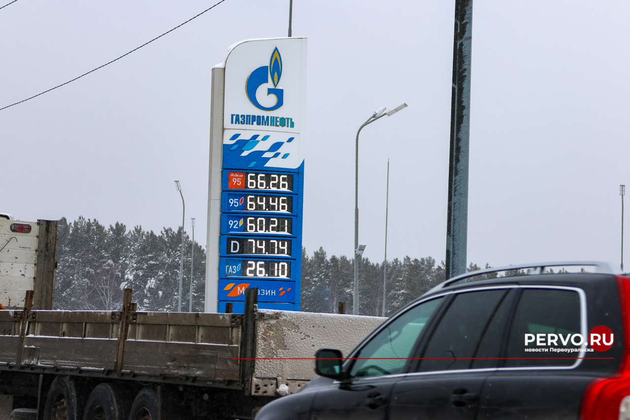 Перед поднятием НДС цены на бензин пошли вверх