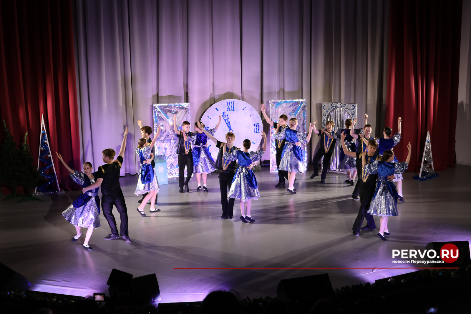 В Первоуральске стартовали благотворительные новогодние ёлки