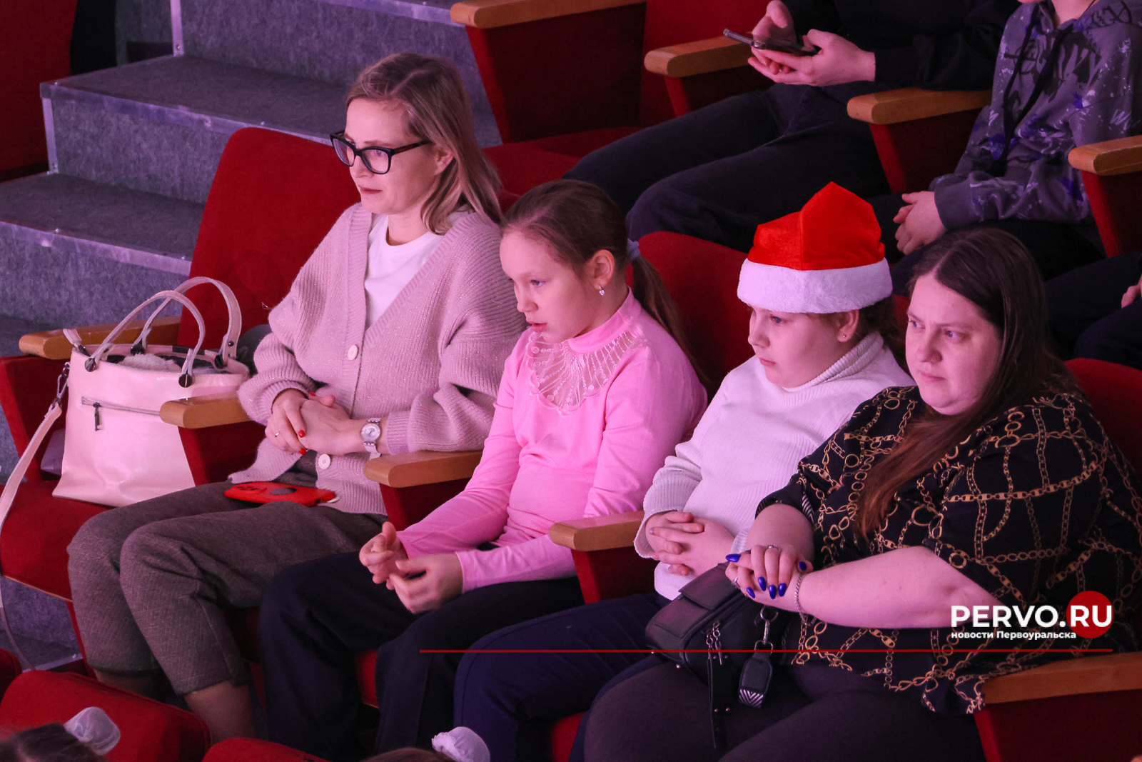 В Первоуральске стартовали благотворительные новогодние ёлки