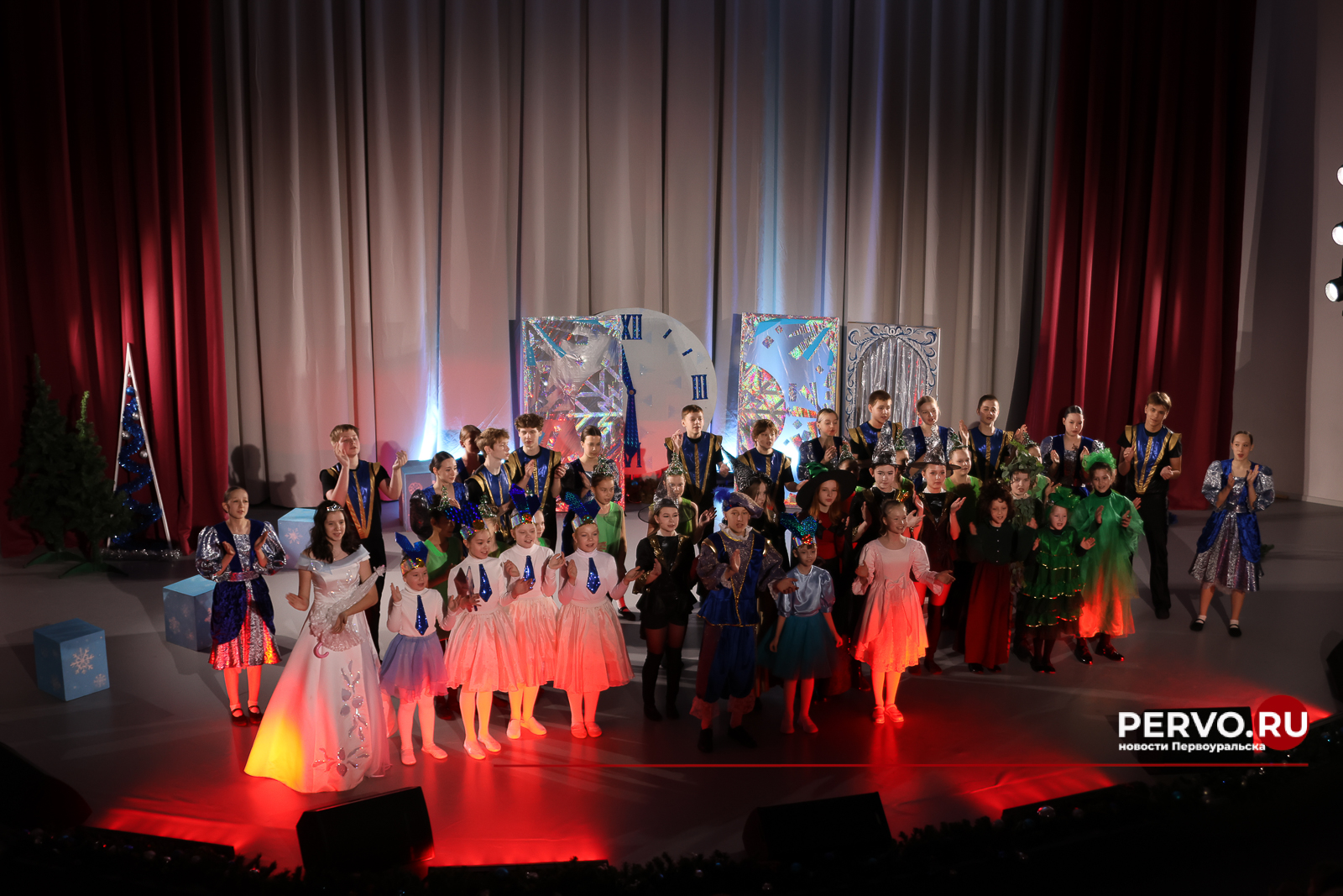 В Первоуральске стартовали благотворительные новогодние ёлки