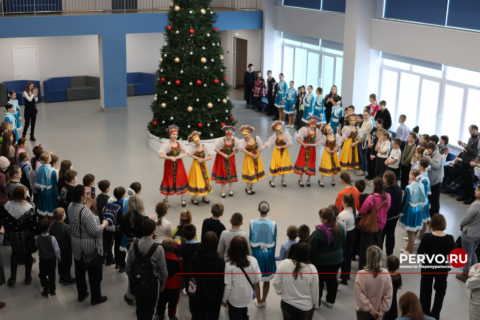 В Первоуральске стартовали благотворительные новогодние ёлки