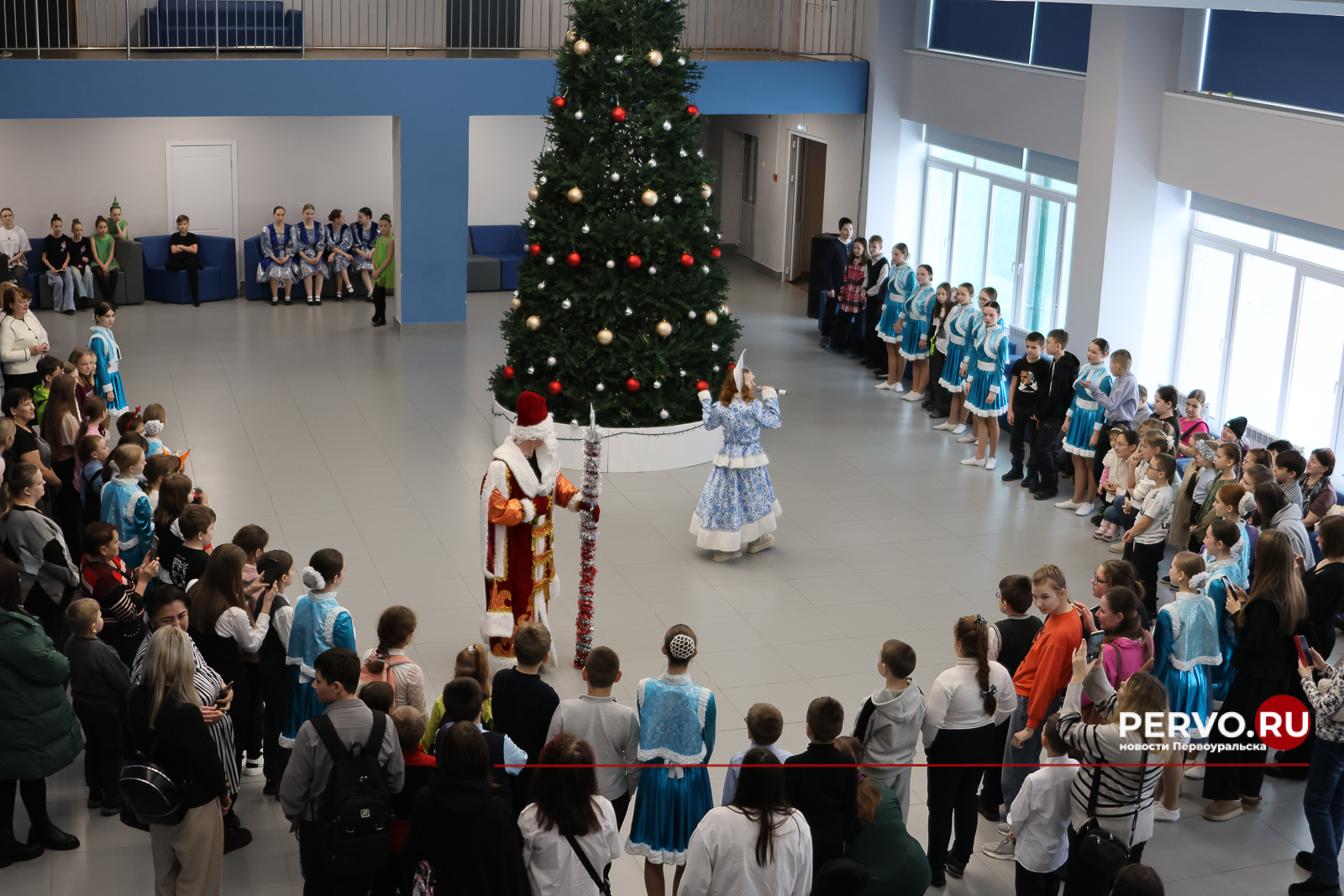 В Первоуральске стартовали благотворительные новогодние ёлки