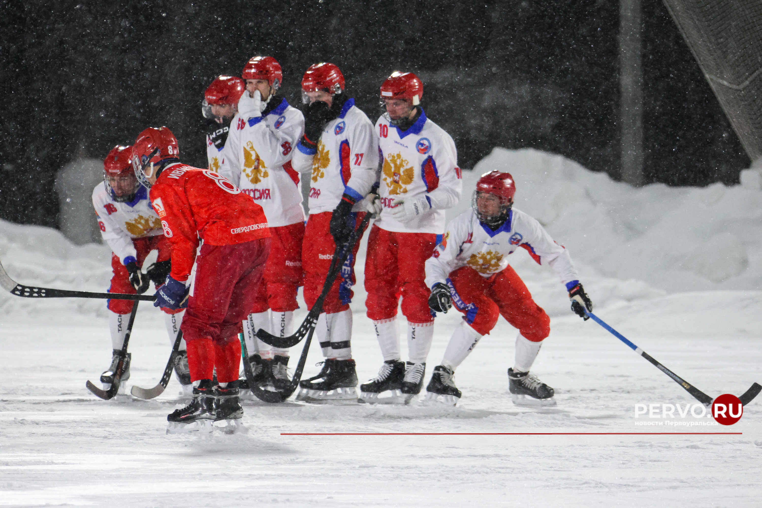 На стадионе «Хромпик» встречаются «Сборная России» - «Сборная России-2»