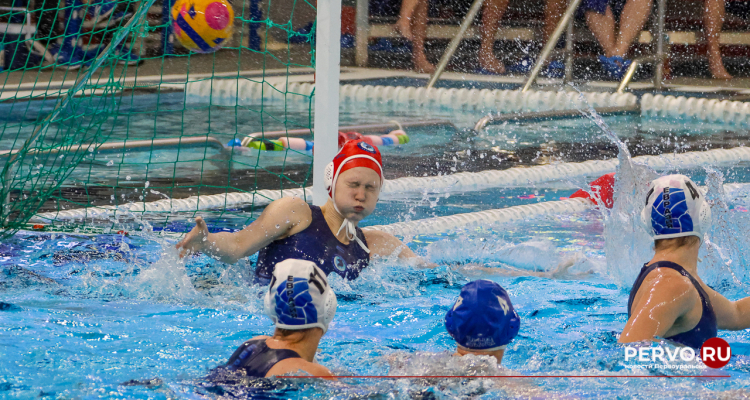 Ватерполистки «Евразия» уступили две игры команде «Буревестник»