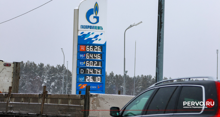 Перед поднятием НДС цены на бензин пошли вверх