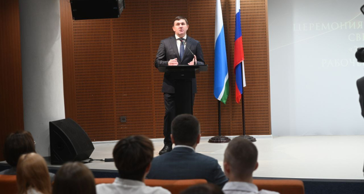 Губернаторские стипендии получили лучшие студенты техникумов и колледжей