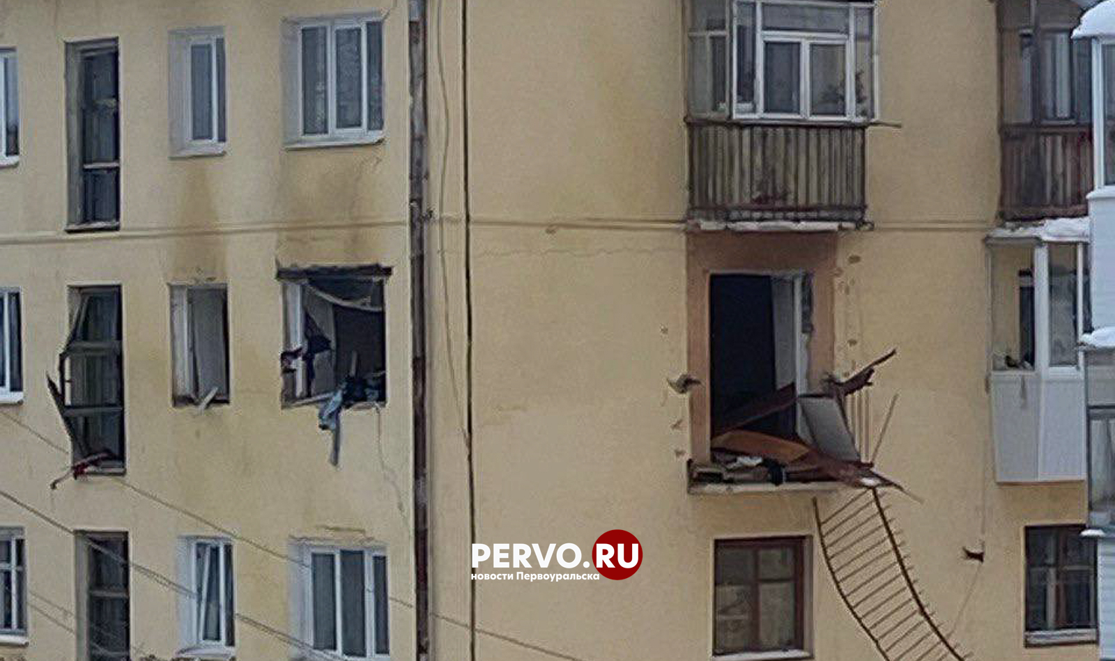 В Первоуральске в микрорайоне Динас в жилом многоквартирном доме произошёл пожар.