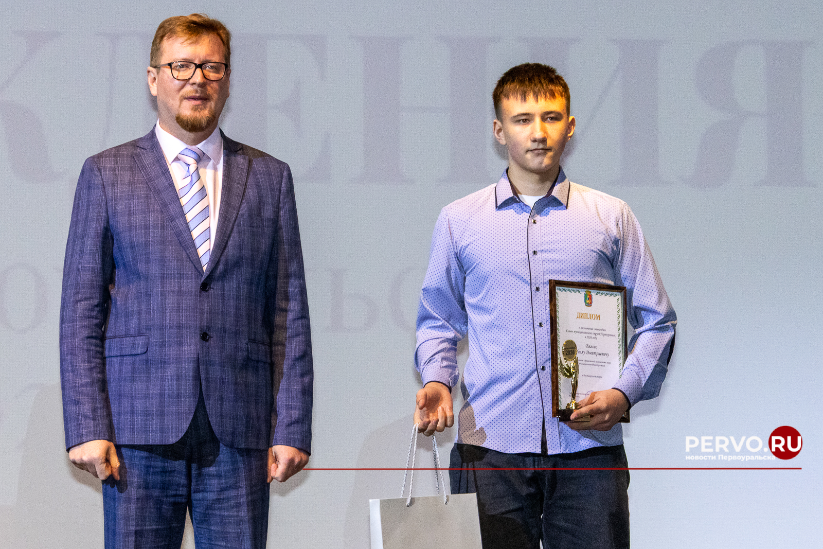 19 человек получили стипендию главы Первоуральска