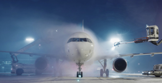 Самолет экстренно сел в Красноярске из-за обледенения клапана системы наддува