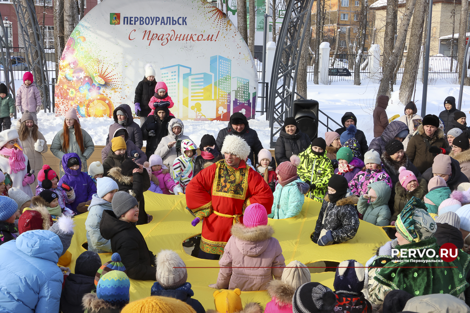 Жители Первоуральска проводили зиму и встретили весну