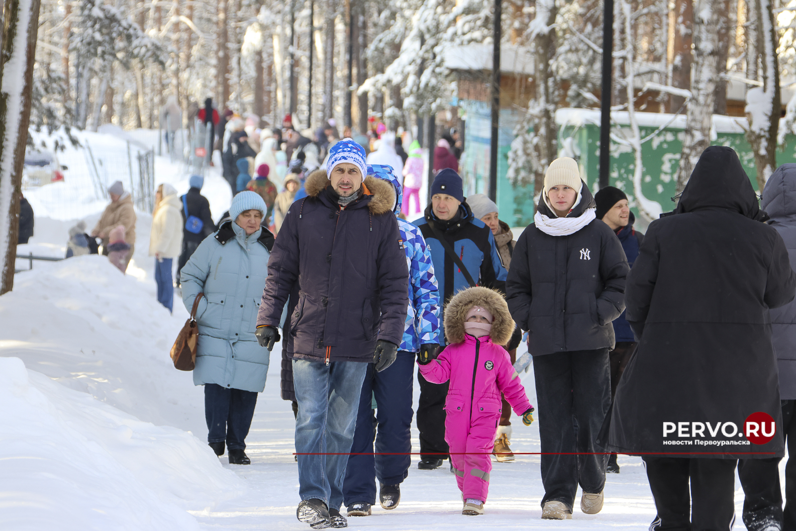 Жители Первоуральска проводили зиму и встретили весну