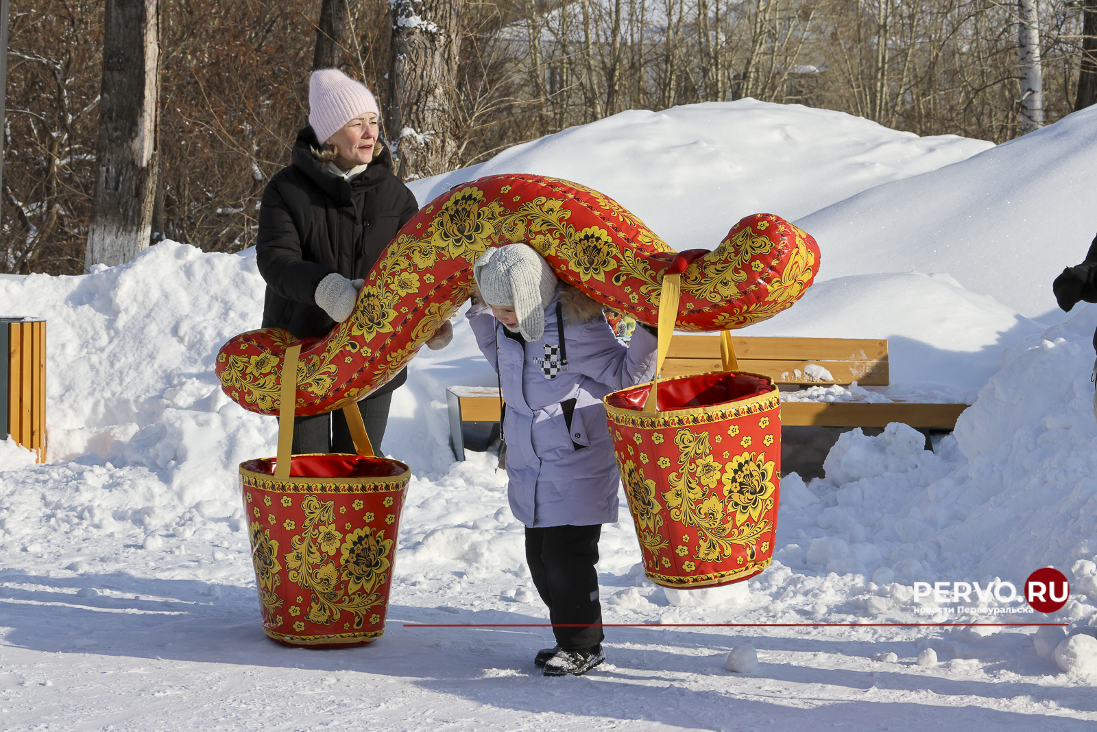 Жители Первоуральска проводили зиму и встретили весну