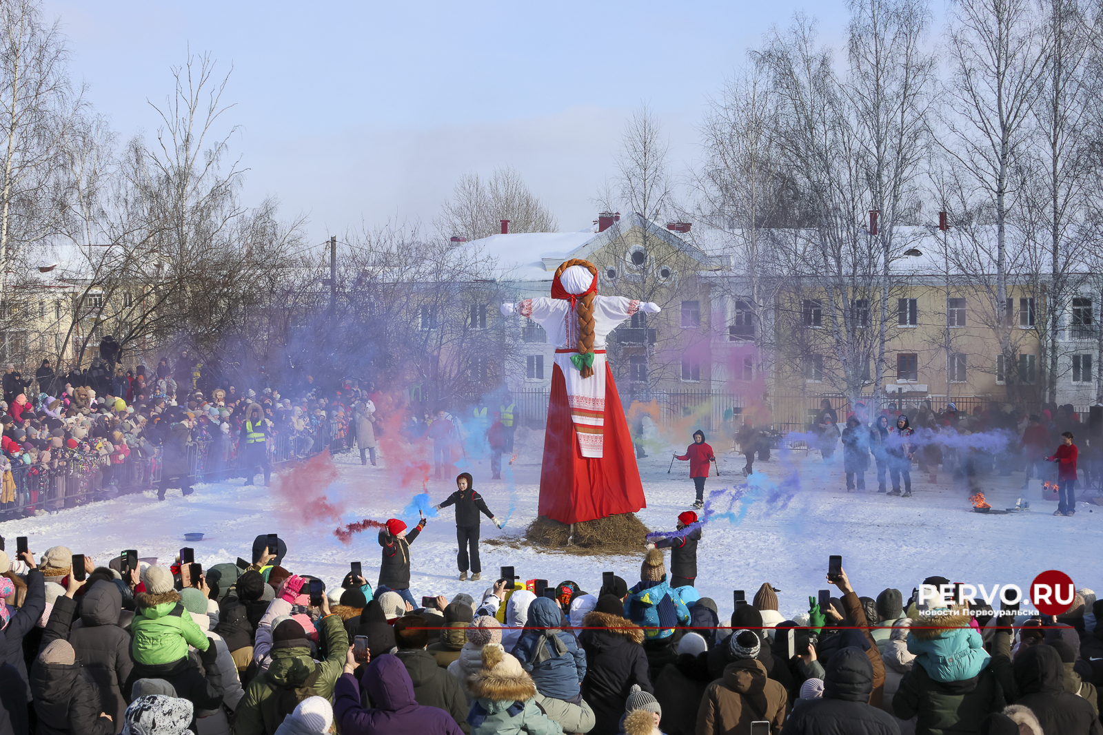 Жители Первоуральска проводили зиму и встретили весну