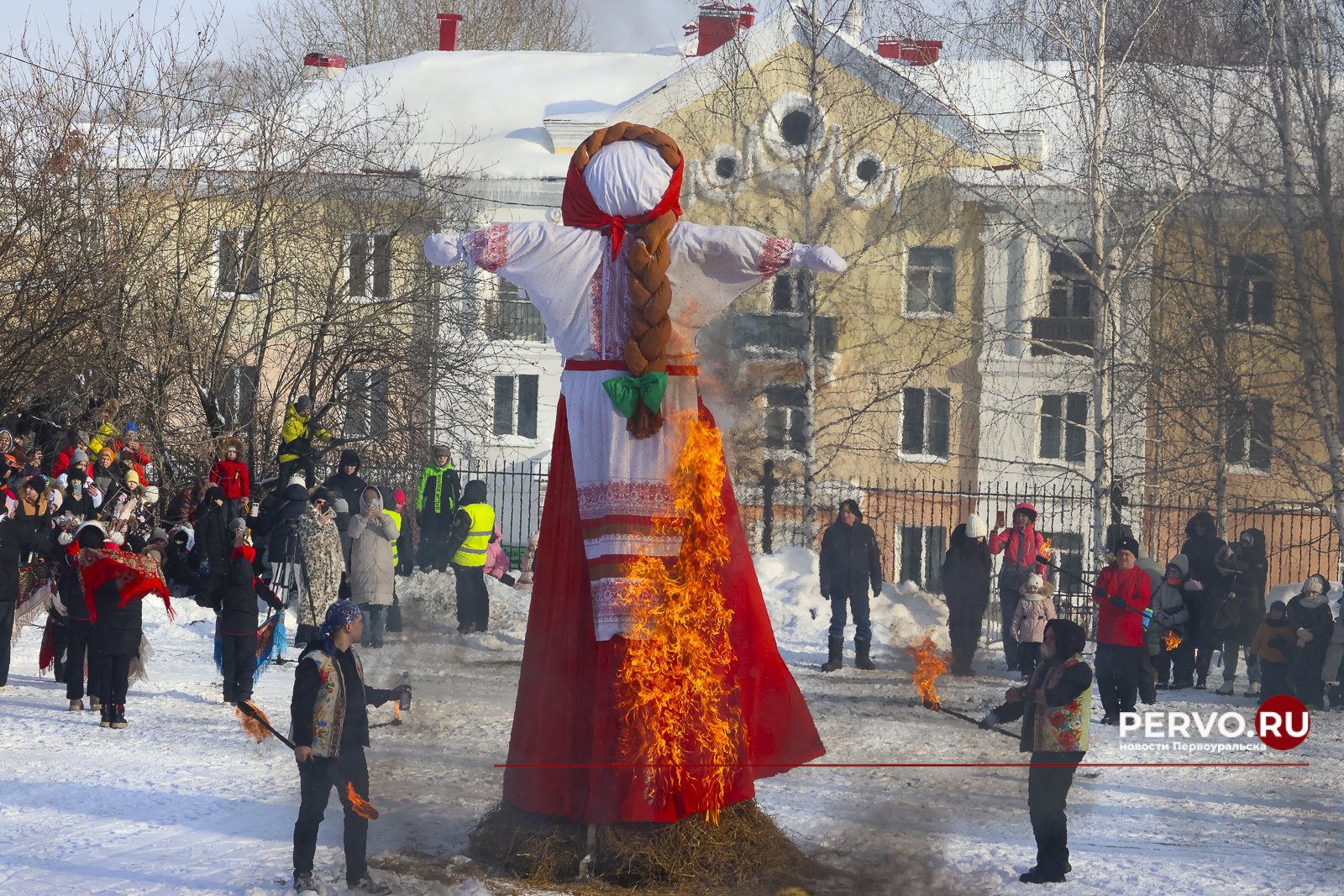 Первоуральцы проводили зиму и встретили весну