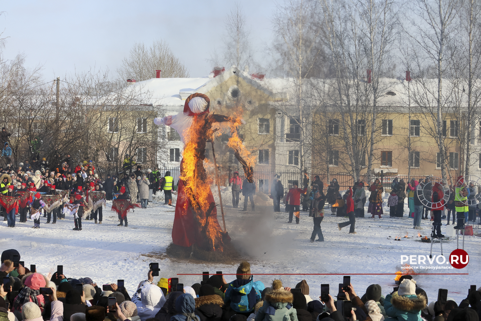 Жители Первоуральска проводили зиму и встретили весну