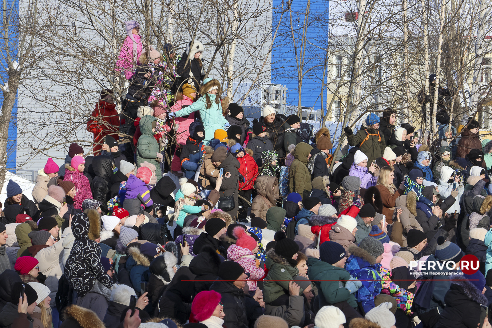 Жители Первоуральска проводили зиму и встретили весну