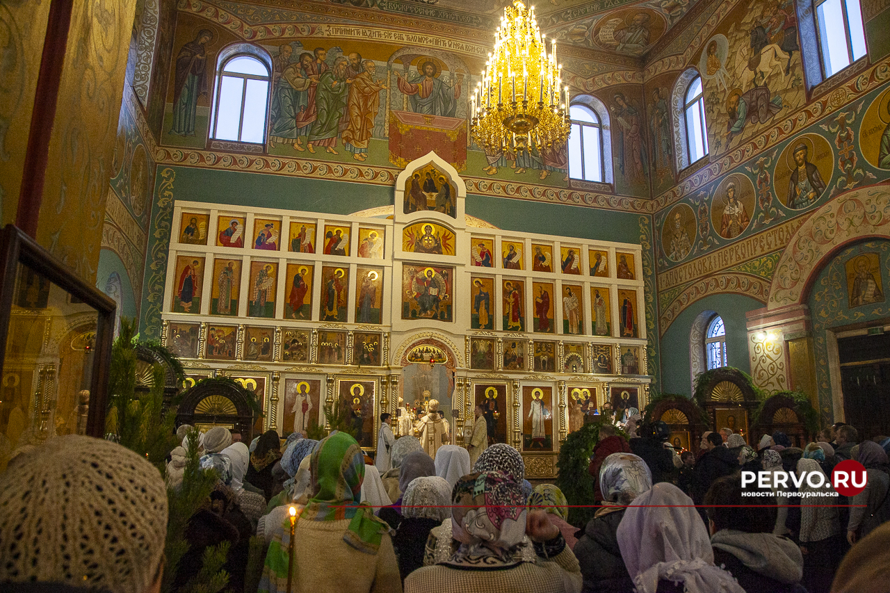 Православные христиане отмечают Сретение Господне