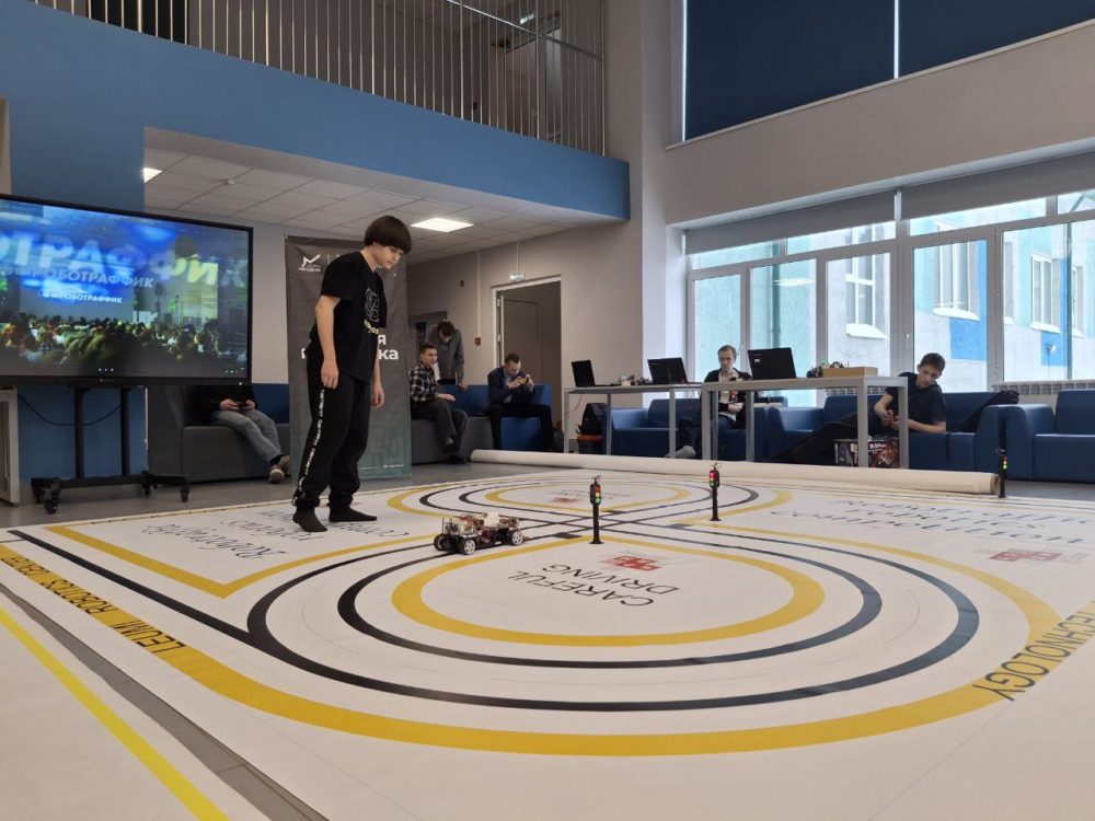 В городе прошли международные соревнования по робототехнике «Роботраффик»