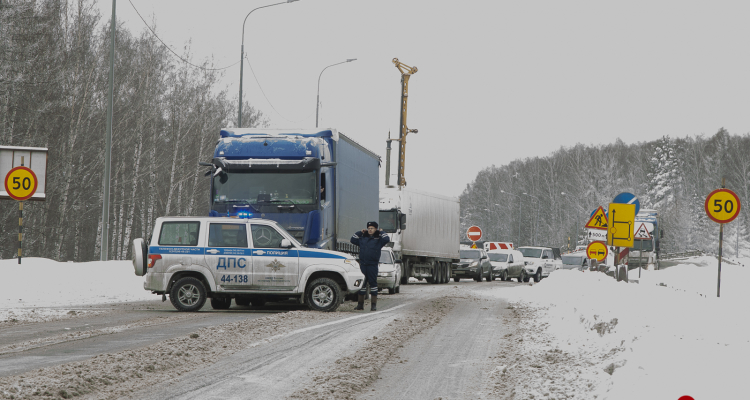 Федеральная трасса в сторону Первоуральска встала в мегапробку