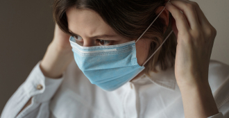 Роспотребнадзор призвал носить маски для защиты от оспы обезьян