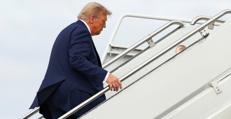 Песков не исключил, что Трампа пригласят на парад Победы в Москве