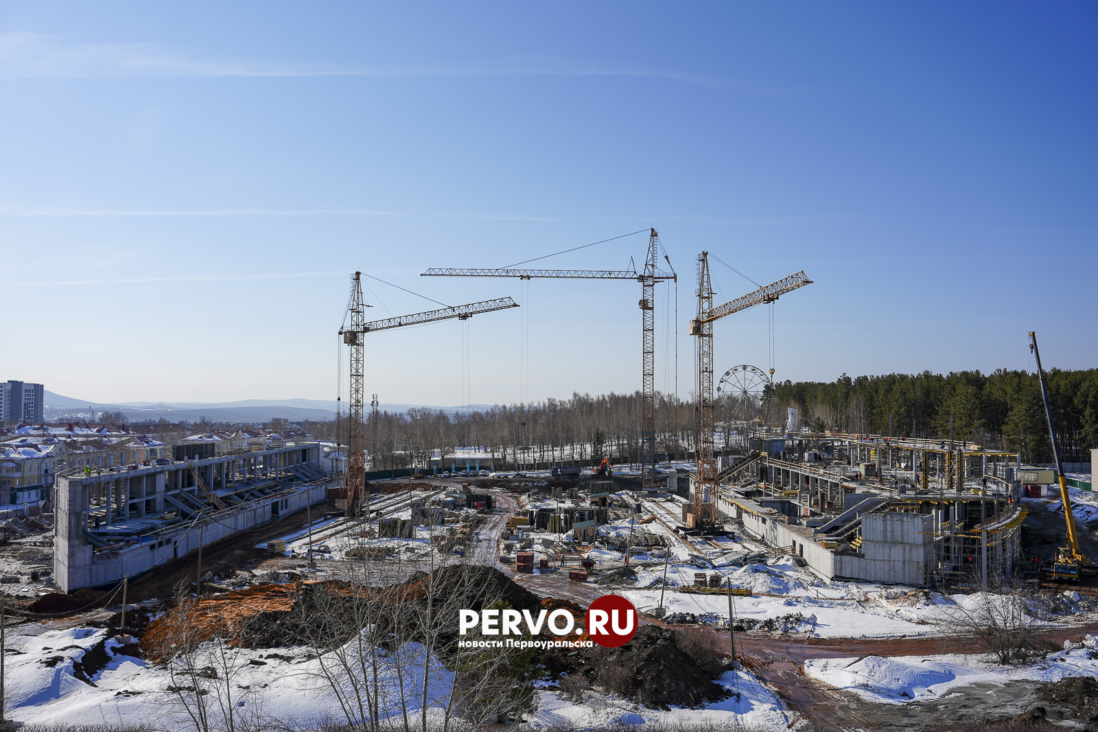 На стадионе «Уральский Трубник» в Первоуральске продолжаются работы