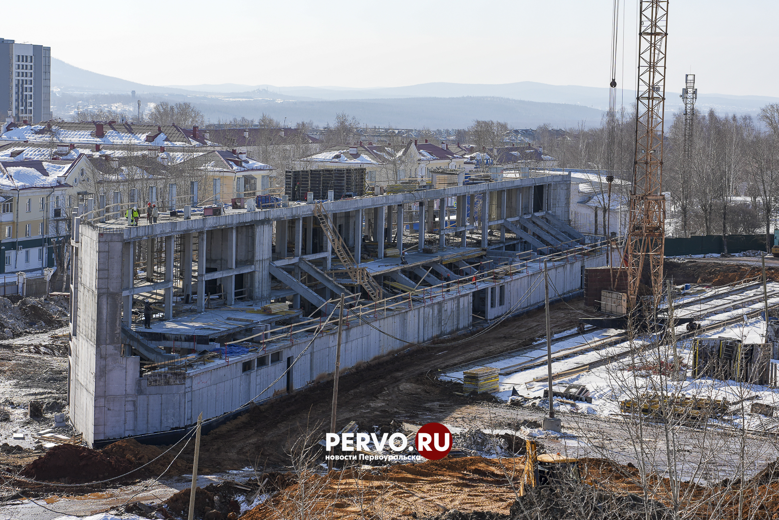 На стадионе «Уральский Трубник» продолжаются работы