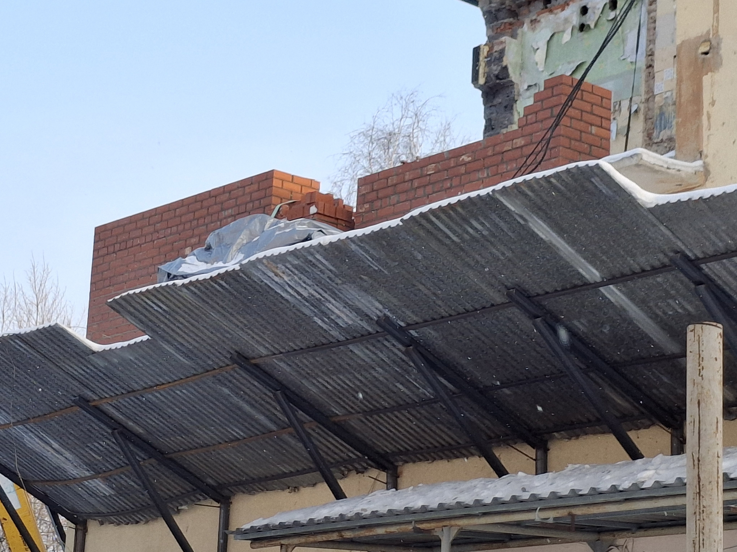 В микрорайоне Динас восстанавливают дом, пострадавший при взрыве газа