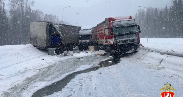 Из-за ДТП с фурами федеральную трассу закрыли