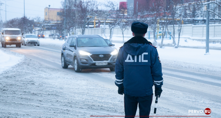 В Первоуральске полиция и приставы взыскали с должников около 600 тысяч рублей