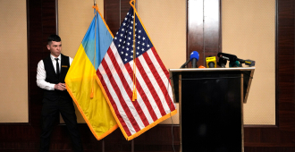 Песков: контакты России с представителями США по Украине продолжаются